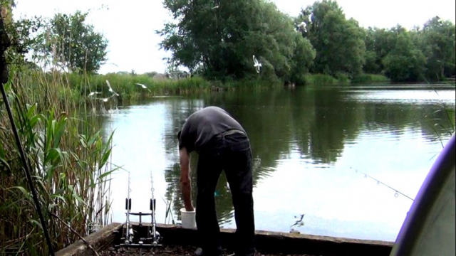 Baiting up for the carp & the seagulls willow 2012