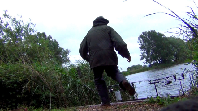 Rods down ready for the fish to come into the margin