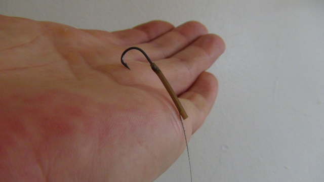 The Line aligner gives you the long shank without the leverage that a carp can use to throw a hook
